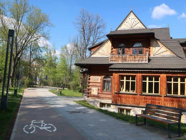 Holzhaus im Dorf Poronin