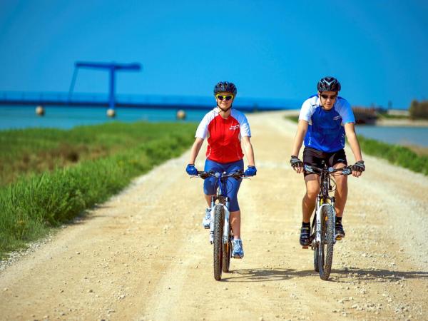 Radfahrer in der Nhe von Novigrad