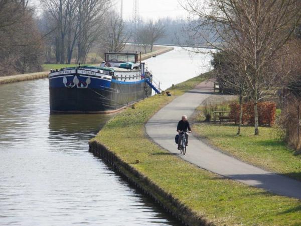 Radler-am-Kanal