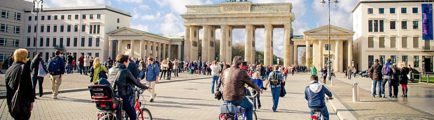 Berlin - Brandenburger Tor - Radfahrer